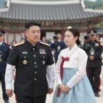 김정은 국무위원장과 딸 김주애가 군사 행사에 함께 참석한 모습