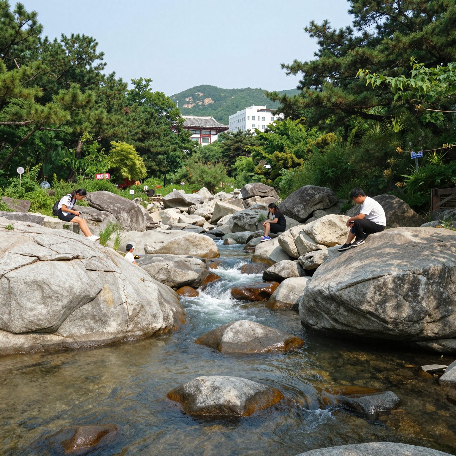 북한산 진관사 계곡 맑은 물과 바위