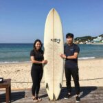 강릉 포이푸 서핑 강습부터 카페까지 강릉 사천해변 포이푸 카페 오션뷰에서 서핑보드와 함께한 인증샷
