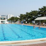 춘천 수영장 완벽한 여름 물놀이 숙소 추천 춘천 엔더스뷰 카라반 야외 수영장 티모니비치 온수 파도풀 전경