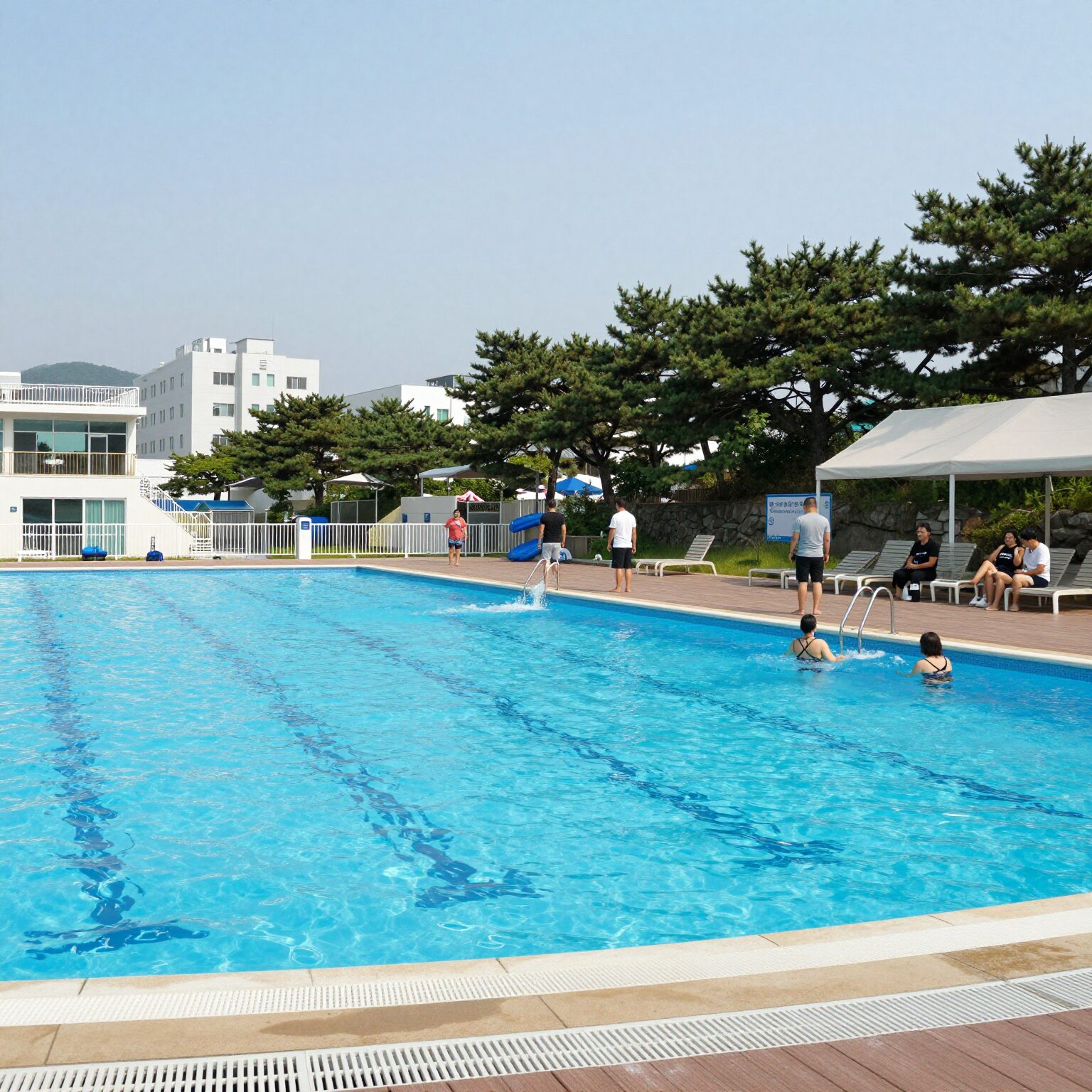 춘천 엔더스뷰 카라반 야외 수영장 티모니비치 온수 파도풀 전경