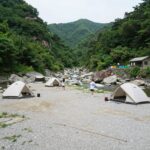 월악산 닷돈재 캠핑장 명당 자리 총정리 월악산 닷돈재 캠핑장 E구역의 널찍한 사이트와 계곡 풍경