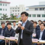김진모 당협위원장이 주민 간담회에서 발언하고 있는 모습