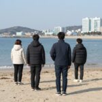 오닐 라이프 자켓 3년 실사용 후기와 추천 팁 오닐 라이프 자켓을 입고 바다에서 즐기는 모습