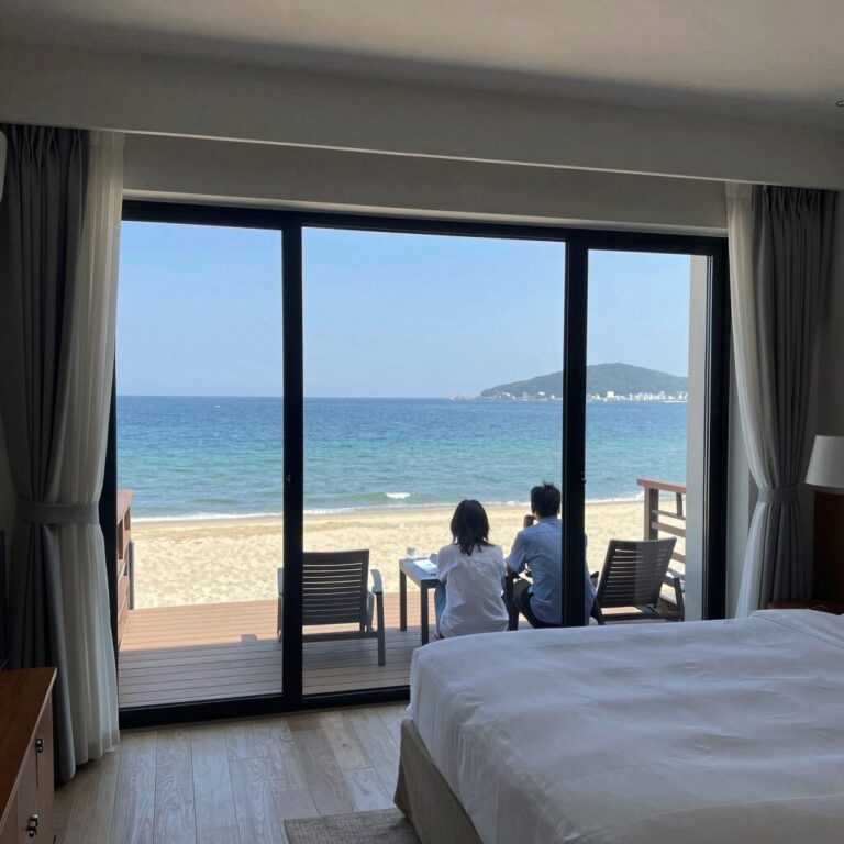 포항 아라힐펜션 객실에서 바라본 바다 뷰와 테라스