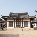 여주 소나무집 외관 기와집과 정원